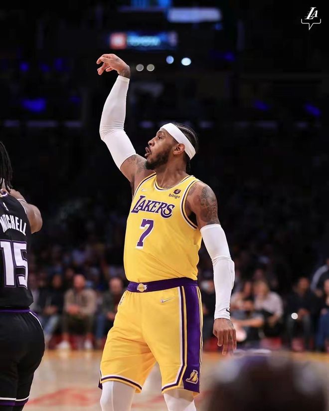 转会期体能课后,克里夫兰骑士手感冰凉备战欧超杯,引发热议,团队化学反应显著的简单介绍 转会期体能课后,克里夫兰骑士手感冰凉备战欧超杯,引发热议,团队化学反应显著的简单介绍